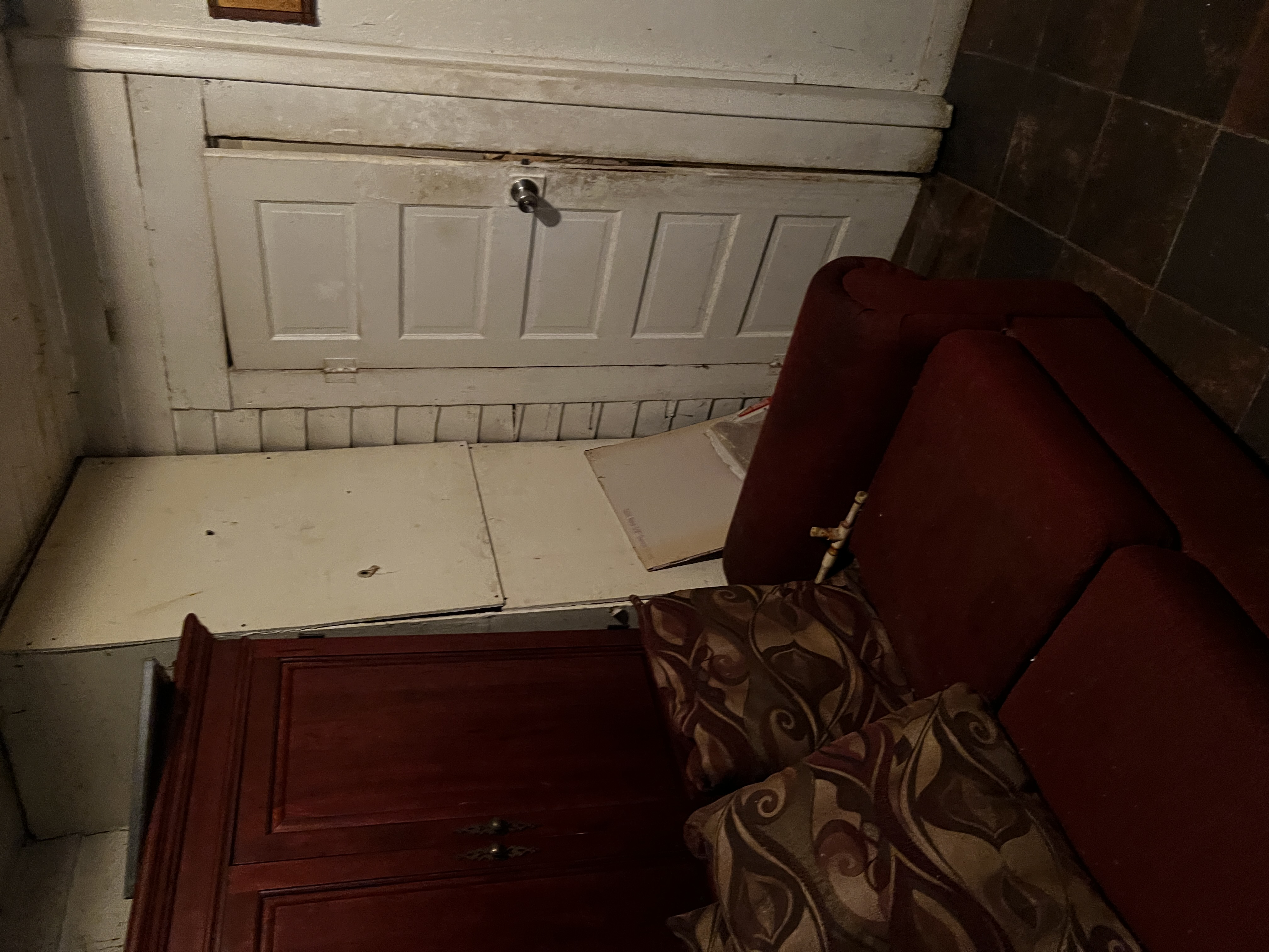 Middle hallway and bathroom access